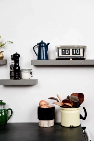 Monobloc sliced concrete shelf